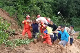 暴雨致广西北流市7死1失联 消防徒步10公里救援图片