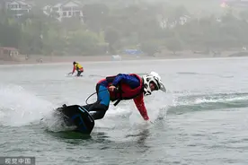 浙江金华：青少年上演水上“速度与激情”图片