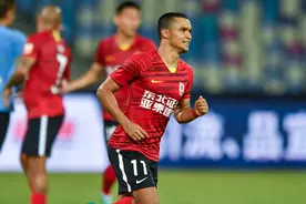 （体育）足球——中超：长春亚泰队平大连人队(2)图片