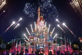 阔别四年即将回归！香港迪士尼乐园烟花汇演本周六晚重新上演图片