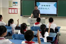 “校长来给我们上思政课啦！”——南京市栖霞区实验小学开展领导带头上好思政课活动图片