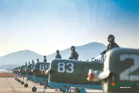 从濒临淘汰到放单考核中担任首飞，“补差班”飞行学员逆袭背后……图片