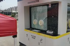 宁波一男子因心烦用弹弓打碎核酸检测亭玻璃，涉寻衅滋事被拘图片