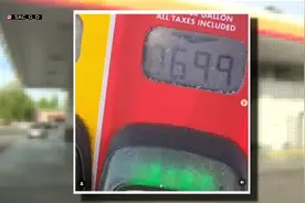 美国一加油站油价不慎被标低10倍 数百名司机蜂拥来加油图片