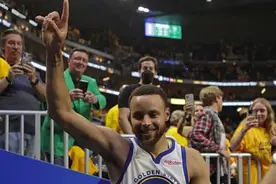 就是准！昨日9中0后，库里的总决赛三分命中率仍然有41.7%图片