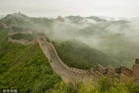 雨后清晨 金山岭长城云雾缭绕图片