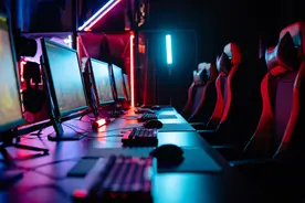 游戏陪玩整顿283天，从业者“地下”掘金：自媒体团崛起，靠甩单月赚4万图片