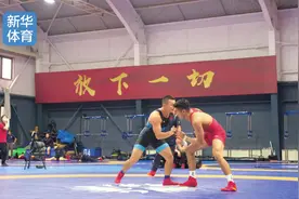 强化体能 聚焦实战——国家摔跤队积极备战世锦赛摔跤备战视频图片