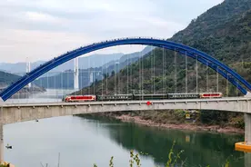 郑渝高铁将于6月20日全线贯通运营 设计时速350公里图片