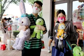 特写：芝士蛋糕和公仔玩具“回来”了！——上海迪士尼小镇恢复运营见闻图片