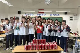 中考在即，老师为学生送上“护体”神器图片