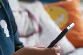 银发族成网购“新生代”撬动中老年服饰市场图片