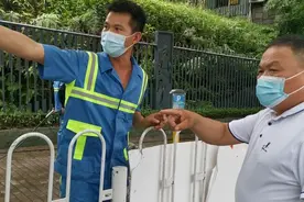 感恩父亲节 | 广州白云环卫战线上的“父子兵”图片