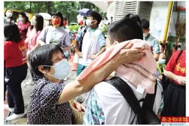 家长自备“状元套餐”校长现场加油打call图片