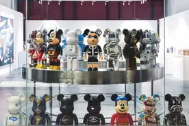 潮玩经济学：一只积木熊为什么能卖上万元图片