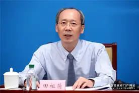 教育部：为推进义务教育学校标准化建设，近10年来中央财政累计投入4000多亿元图片
