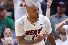 76人有兴趣签下塔克图片