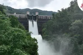 “水龙”奔涌气势如虹！广州市黄龙带水库开闸泄洪｜南方拍客看广东图片