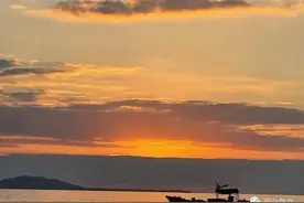 邓兆安｜|一本弥足珍贵的“工作证”图片