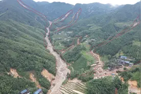 特大暴雨来袭，“95后”的她担起了重任......图片