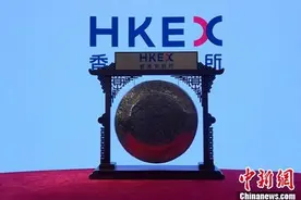 港媒：港交所恢复上市敲锣仪式图片