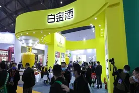 白金酒被踢出茅台家族，曾找葛优代言，接盘方闪现创立背背佳的营销大师身影图片