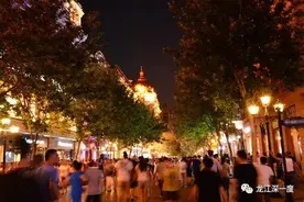 谁说年轻人都走了？夜幕下的哈尔滨正青春图片