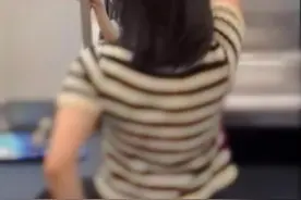 不能忍！女子对小孩跳不雅热舞！成都警方回应图片