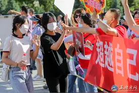 呼和浩特中考开考：加油，少年图片