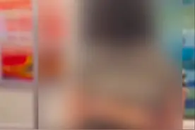 女乘客地铁内对着儿童热舞？成都地铁通报图片