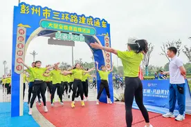 串起公园城市幸福生活 成都彭州三环路建成通车图片