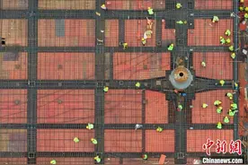 江苏南沿江铁路江阴站站房主体结构封顶图片