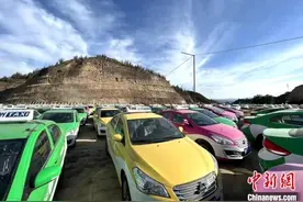 “争奇斗艳”的兰州出租车屡被误解，西北游首站藏“良苦用心”图片