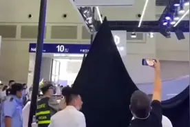 女子车展维权称“新车当天黑屏”，零跑回应已解决其诉求