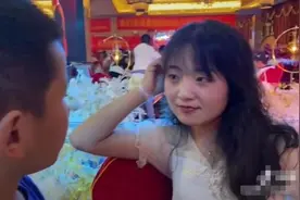 青海一伴娘吃席遇小迷弟，被盯半小时害羞没吃几口饭，网友：碰到了前世情人图片