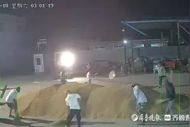 事发烟台！凌晨天气突变，邻里亲戚冒雨帮农户抢收35万斤麦子图片
