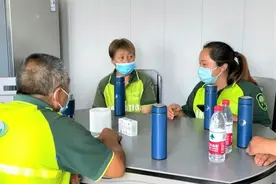 气温突破35℃！成都调整环卫工人作业时间图片