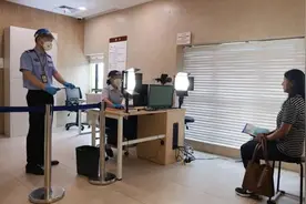 半月处理超千余出入境业务，出入境管理张江办证大厅又热闹起来视频封面