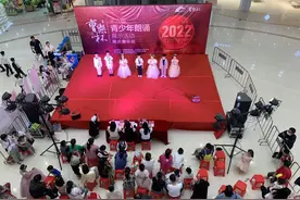 「特写」南方服装厂，浩浩荡荡回县城图片