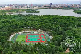 南湖里的“森林球场”图片