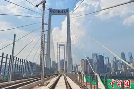 重庆地铁10号线二期南滨路至鲤鱼池段“轨通”图片