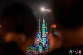 夜空绚烂，上海迪士尼乐园烟火秀回来了图片