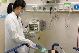 昨夜急诊 | 2岁男孩卷入车底，全身失血过半！医生15分钟缝合“命脉”创造奇迹图片