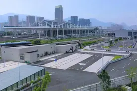 「快点新闻早报」温州动车南站西广场1小时内免费停车；温州首家24小时无人“数智药房”上线图片