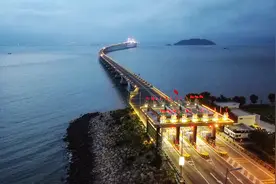 汕头南澳大桥2日6时起实施临时交通管制，车辆暂停通行图片