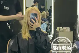 揪心！南昌一女子染发染出血图片