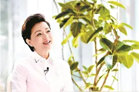 杨澜：从小女孩到大女生图片