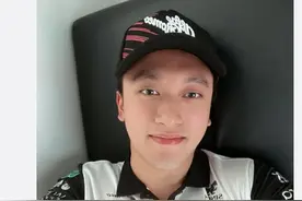 F1英国站周冠宇被撞翻车，车队声称：周没事，可以参加下一站比赛图片