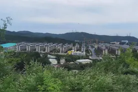 雨后京城重现蓝天白云，西山远眺风光怡人图片