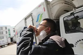 出门36℃、进门-27℃，他在冷库工作，天天穿越夏秋冬图片